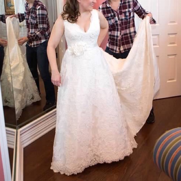 Allure Bridals Dresses & Skirts - Allure Bridal Gown P950